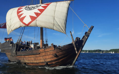 Historischer Anker der Kieler Hansekogge gestohlen. Gezieltes Vorgehen?