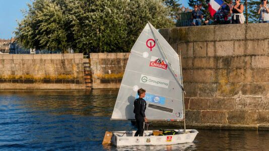 Im Optimisten über den Ärmelkanal: 15jähriger bricht Rekord beim Channel-Crossing