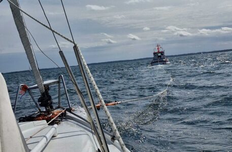 Einhandsegler über Bord vor Gelting: Motoryacht-Crew rettet Schiffbrüchigen