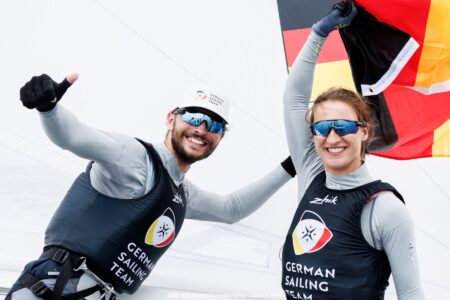 470er WM: Silber im Schlussspurt – Theresa Löffler und Christopher Hoerr feiern