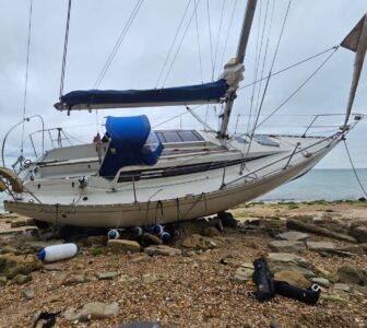 Hilfe nach dem offiziellen Einsatz: Retter holen in ihrer Freizeit Yacht eines Paares vom Strand