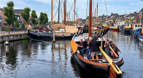 Hafen-Kino: Lässig „eindampfen in die Spring“ – Botter auf engstem Raum